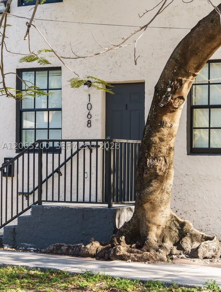 1068 Nw 5th St #B1 - Photo 3 of 12