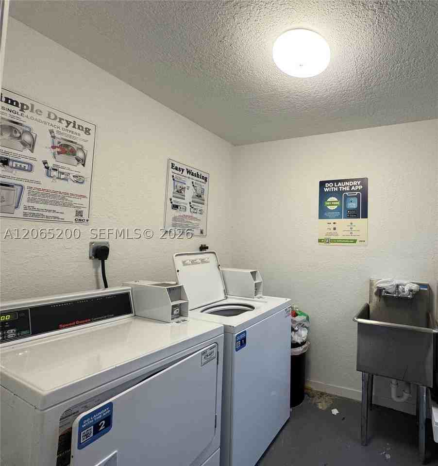 1068 Nw 5th St #B1 - Photo 5 of 12