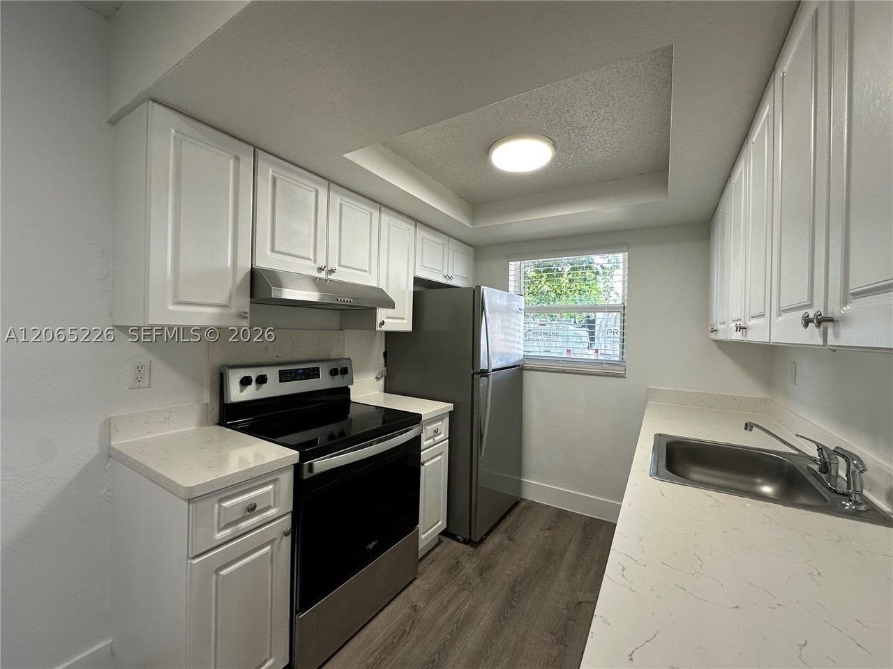 3660 Ne 11th Ave #4 - Photo 3 of 29
