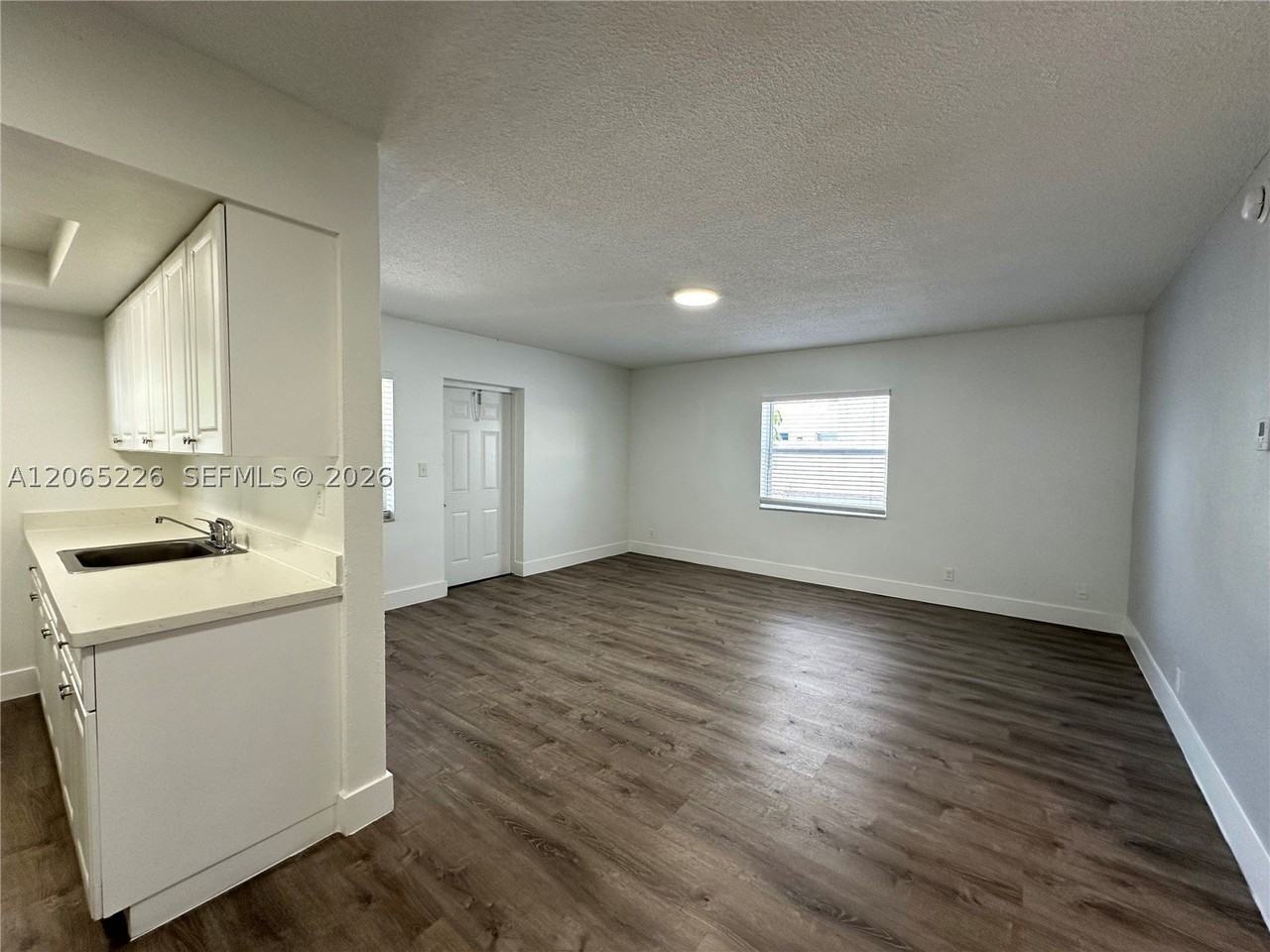 3660 Ne 11th Ave #4 - Photo 7 of 29