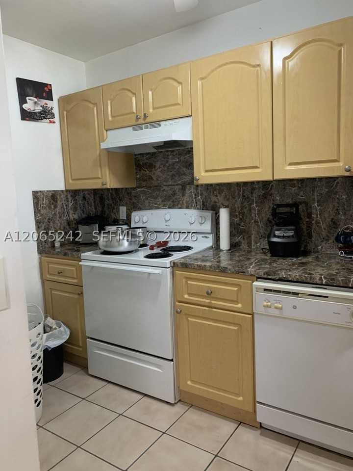 15324 Sunset Dr #12-14 - Photo 5 of 11