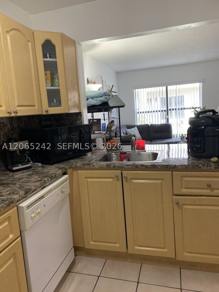 15324 Sunset Dr #12-14 - Photo 6 of 11