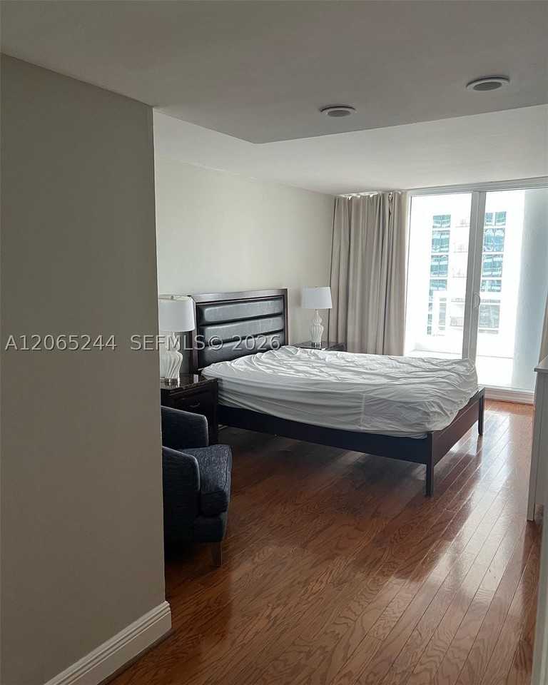 1717 N Bayshore Dr - Photo 4 of 28
