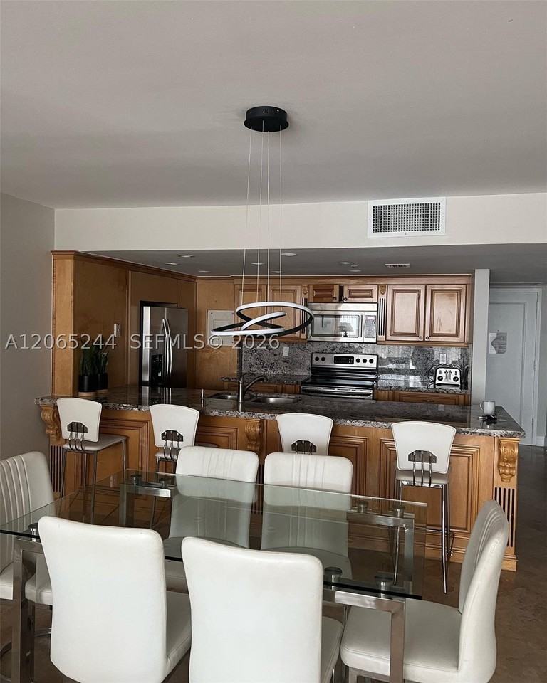 1717 N Bayshore Dr - Photo 6 of 28