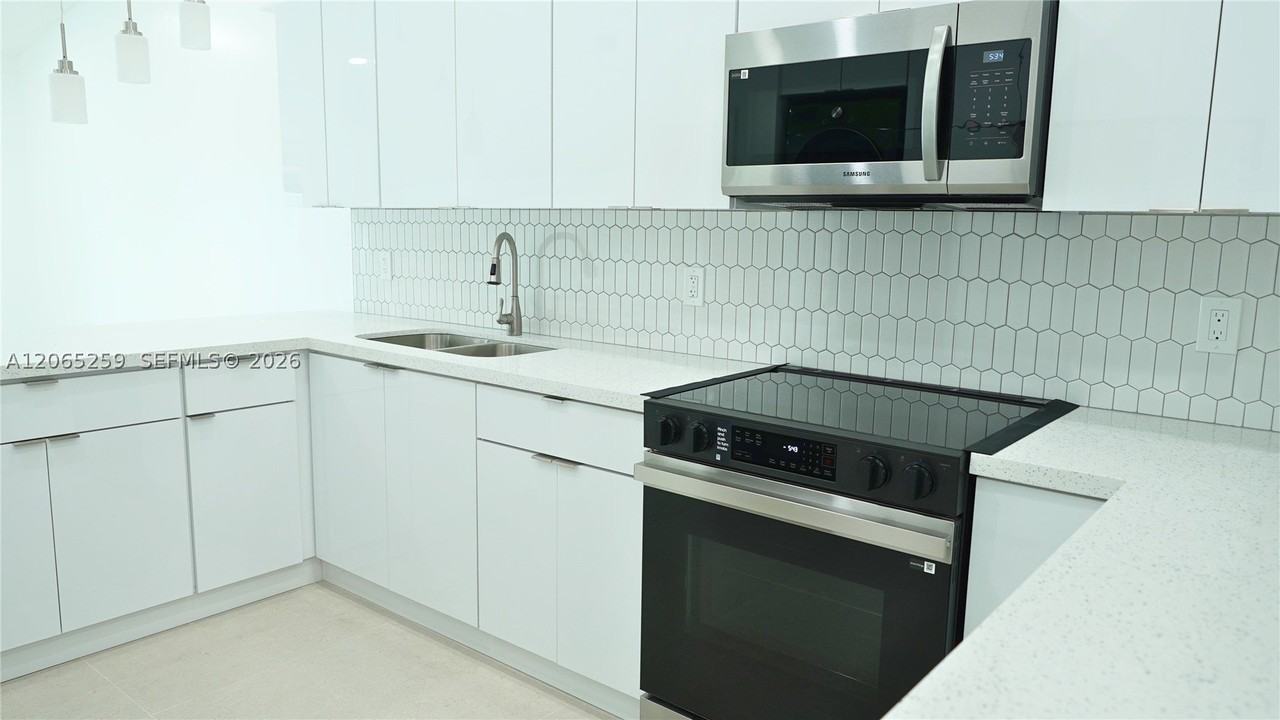 5661 W 21st Ave #5661 - Photo 7 of 28