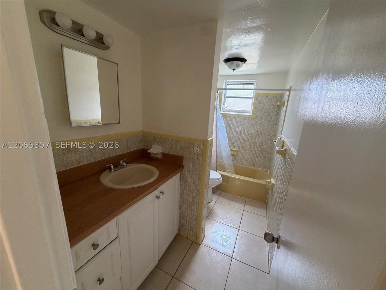 16150 Ne 19th Ct #2 - Photo 5 of 9