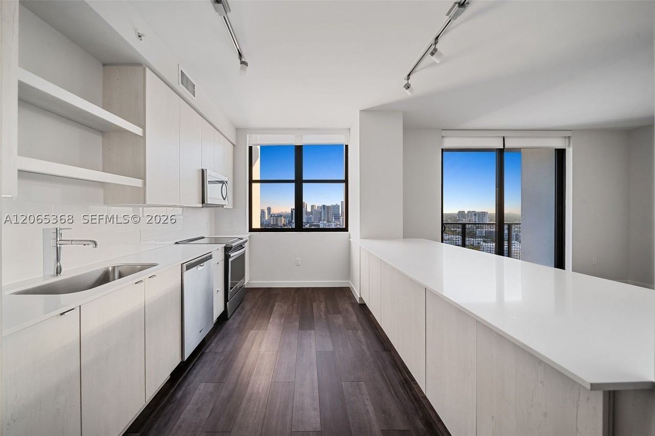 555 Ne 8th St #1801 - Photo 2 of 50