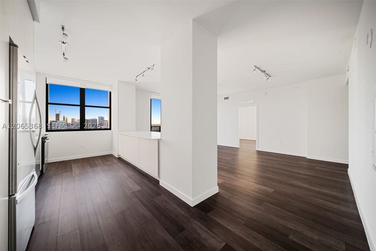 555 Ne 8th St #1801 - Photo 3 of 50