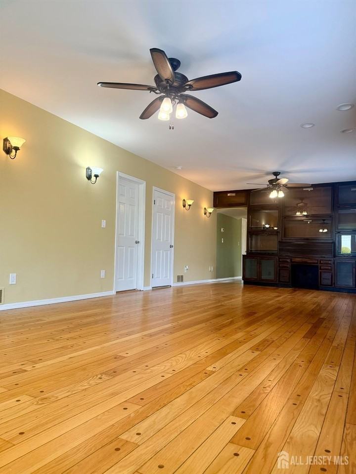 363 Portia St - Photo 5 of 23