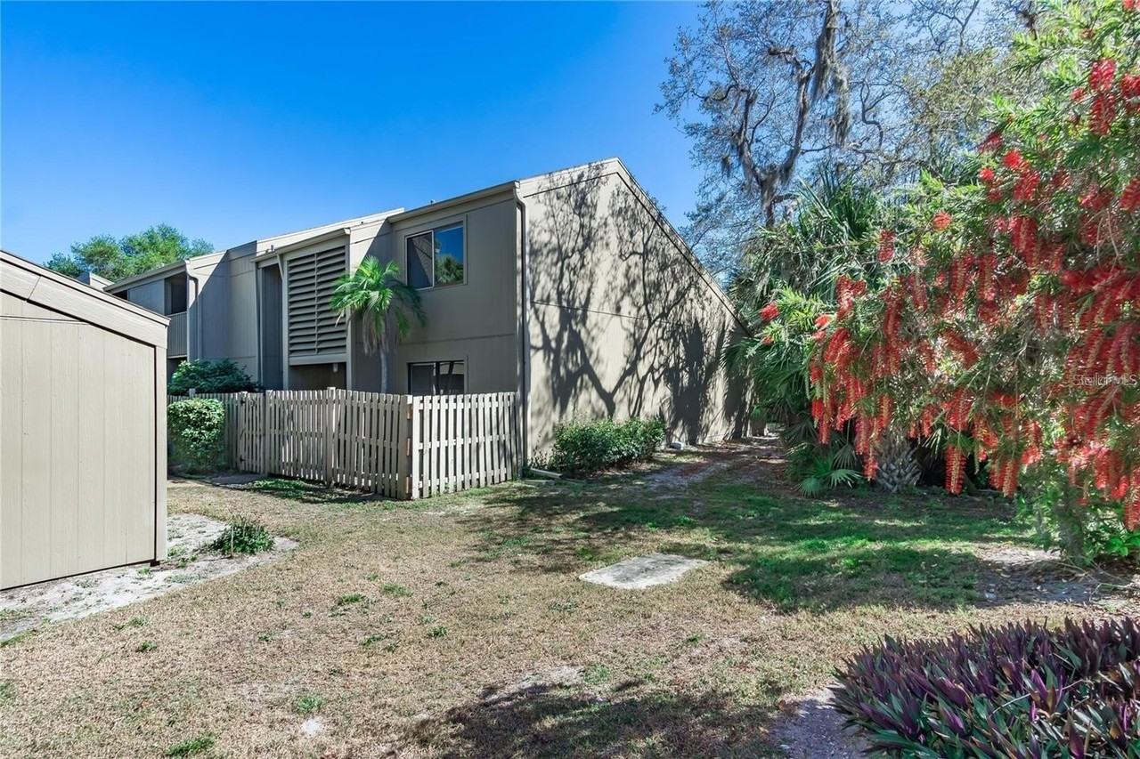 101 Woodland Pl - Photo 3 of 39