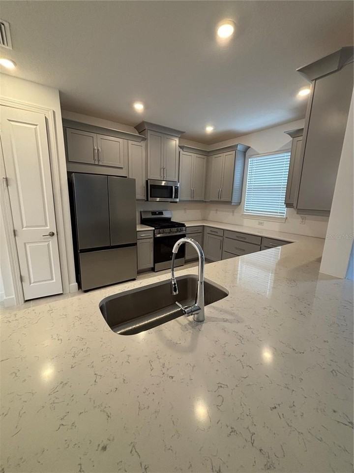 16117 Isola Pl - Photo 4 of 21