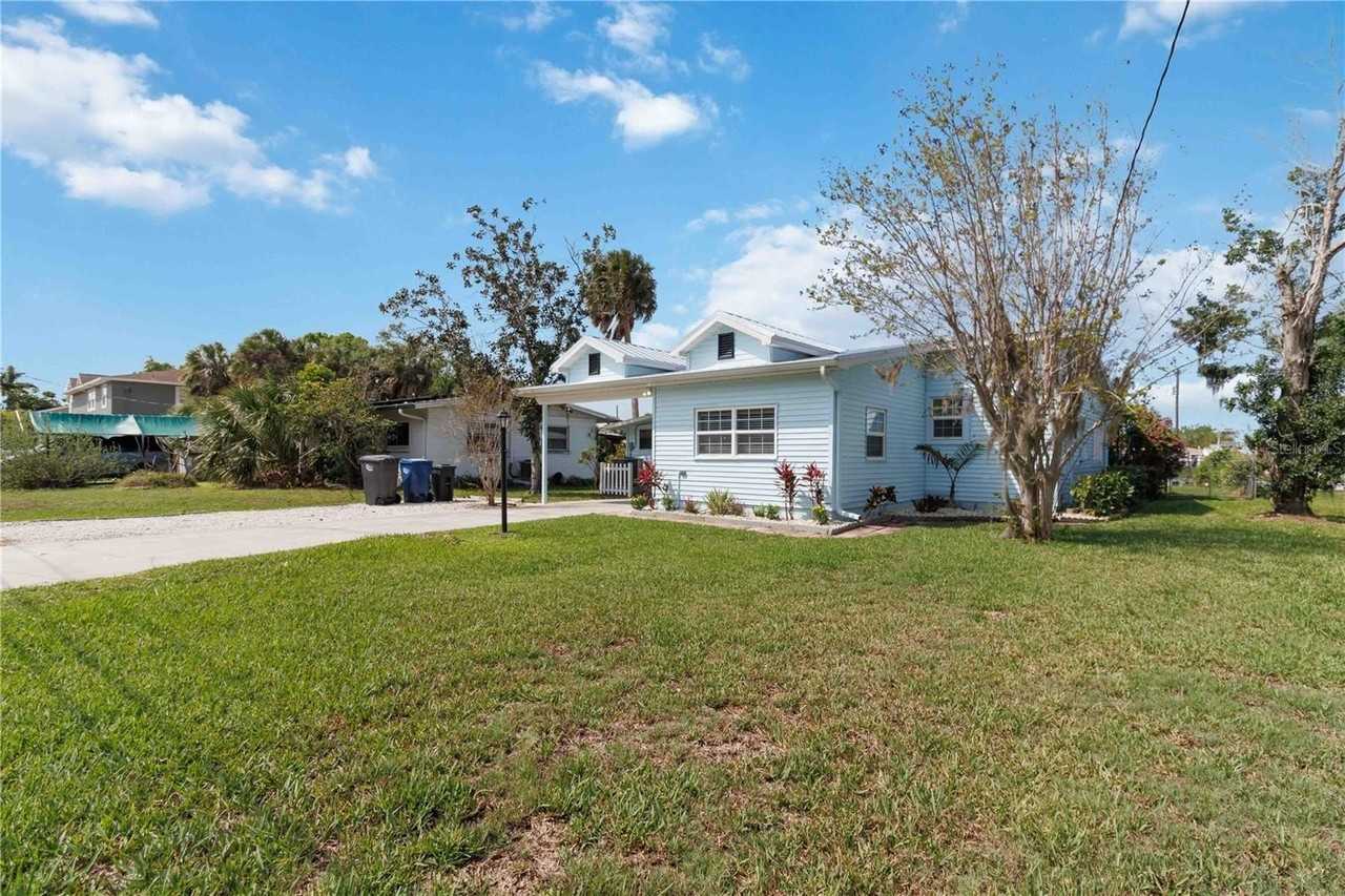 607 Manatee Ave - Photo 2 of 50