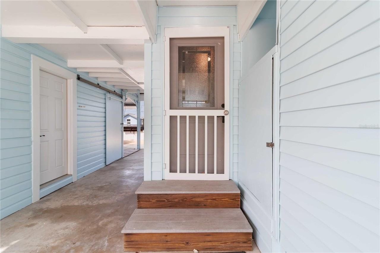 607 Manatee Ave - Photo 4 of 50