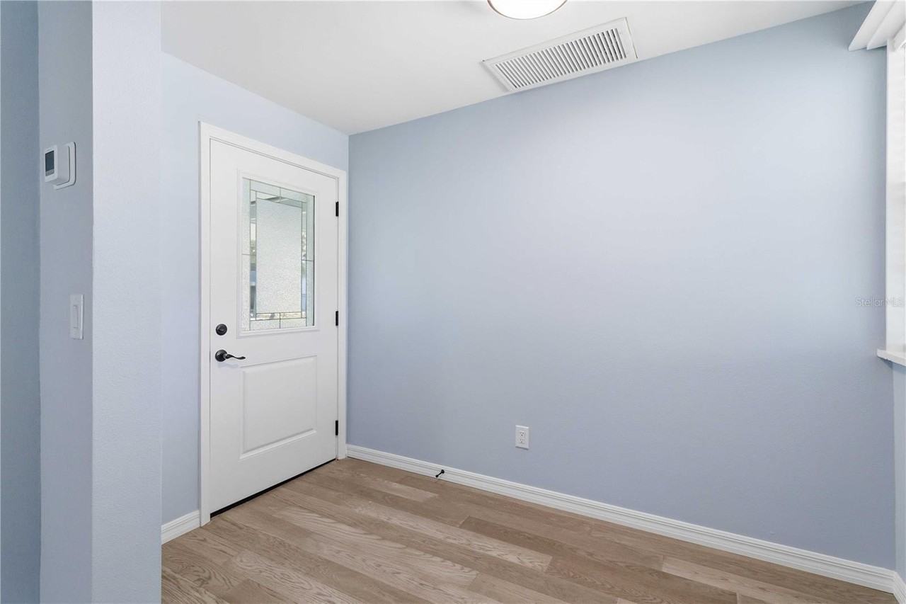 607 Manatee Ave - Photo 5 of 50