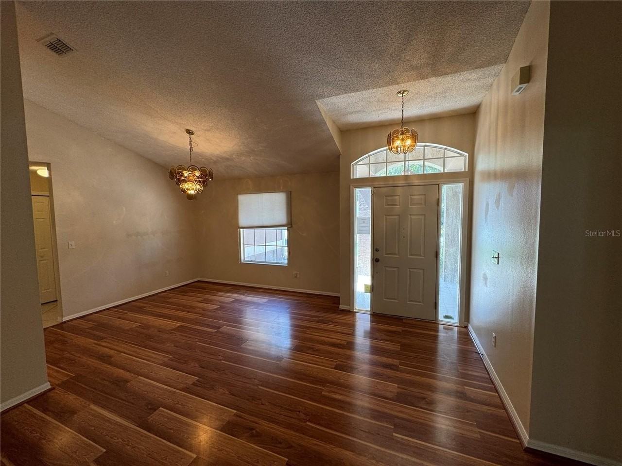 302 Bluff Pass Dr - Photo 3 of 33