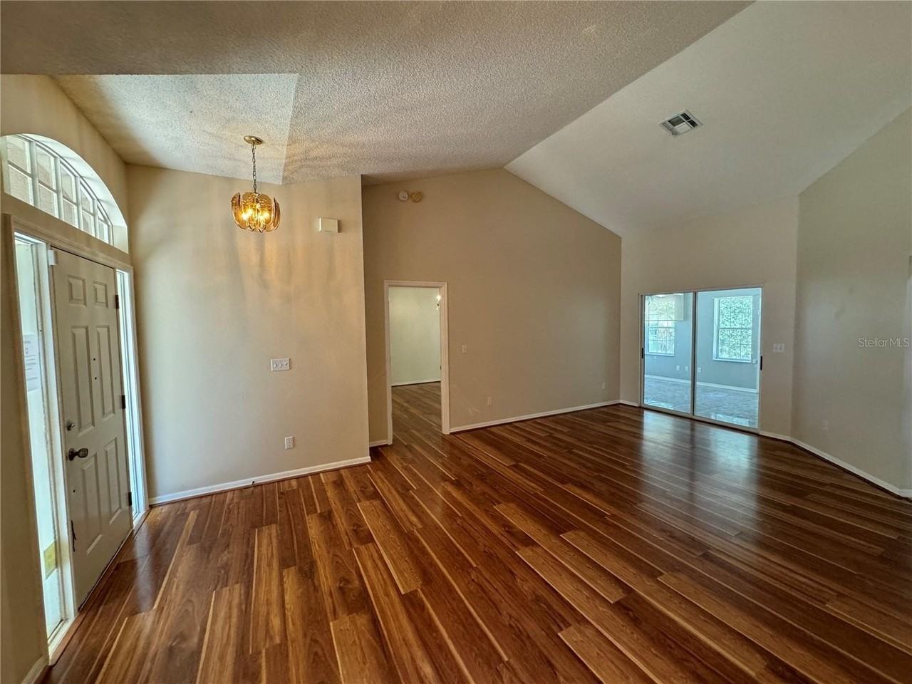 302 Bluff Pass Dr - Photo 4 of 33