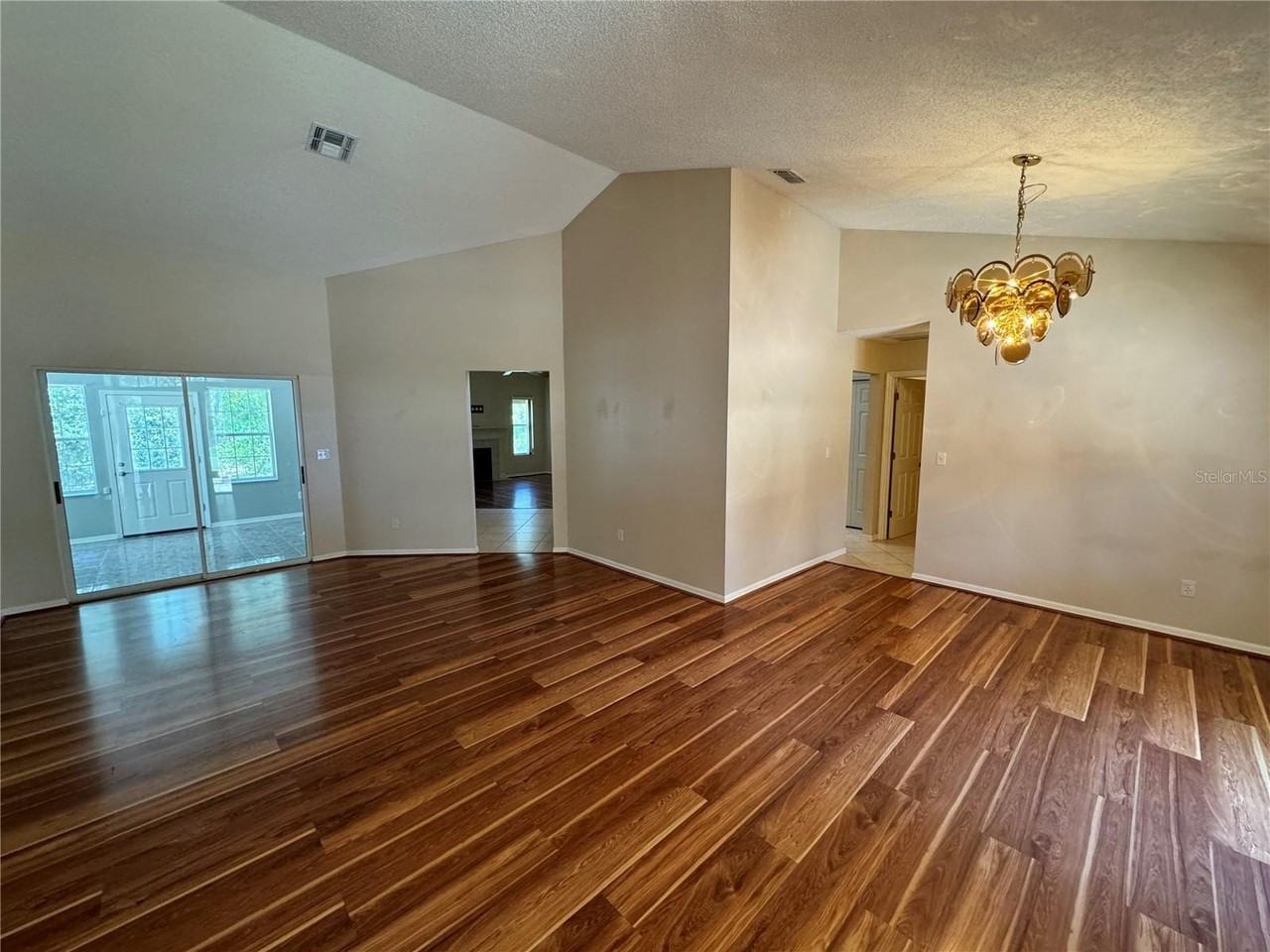 302 Bluff Pass Dr - Photo 5 of 33