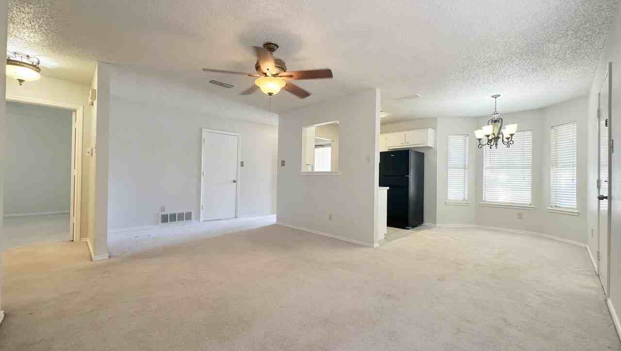 2112 91st St #1 - Photo 3 of 18
