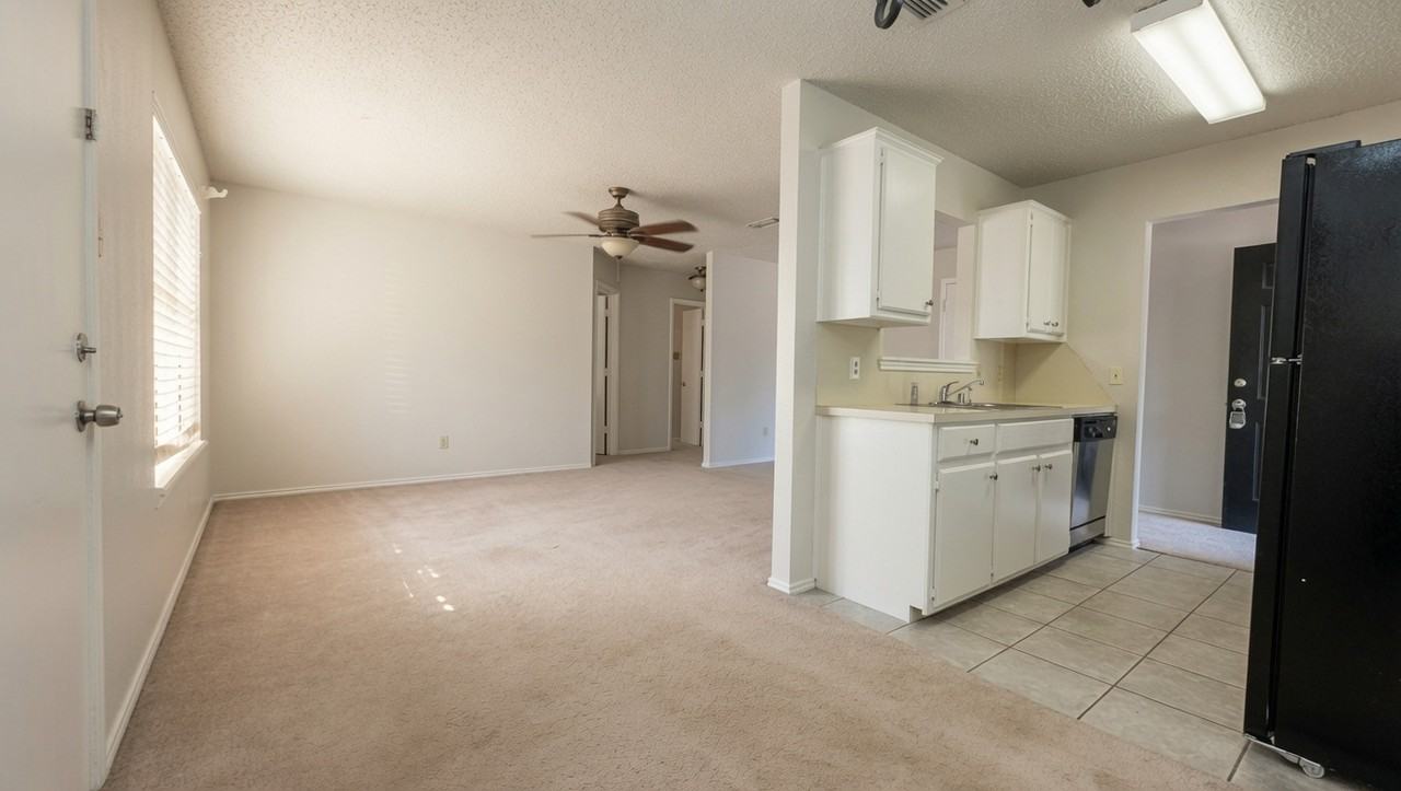 2112 91st St #1 - Photo 5 of 18