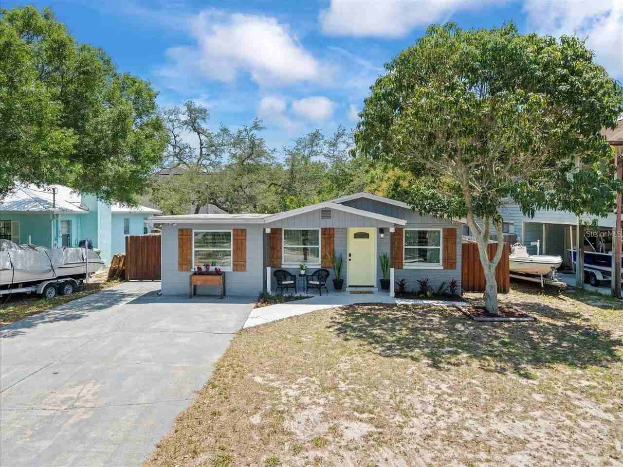 3138 W Varn Ave - Photo 2 of 11
