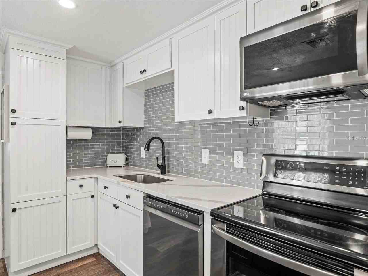 3138 W Varn Ave - Photo 4 of 11