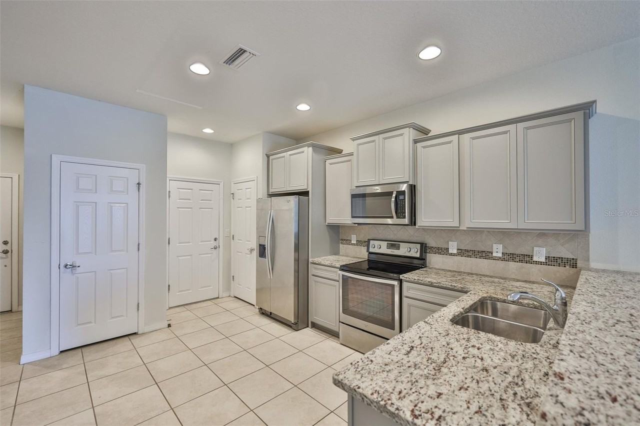 9160 Hillcroft Dr - Photo 2 of 38