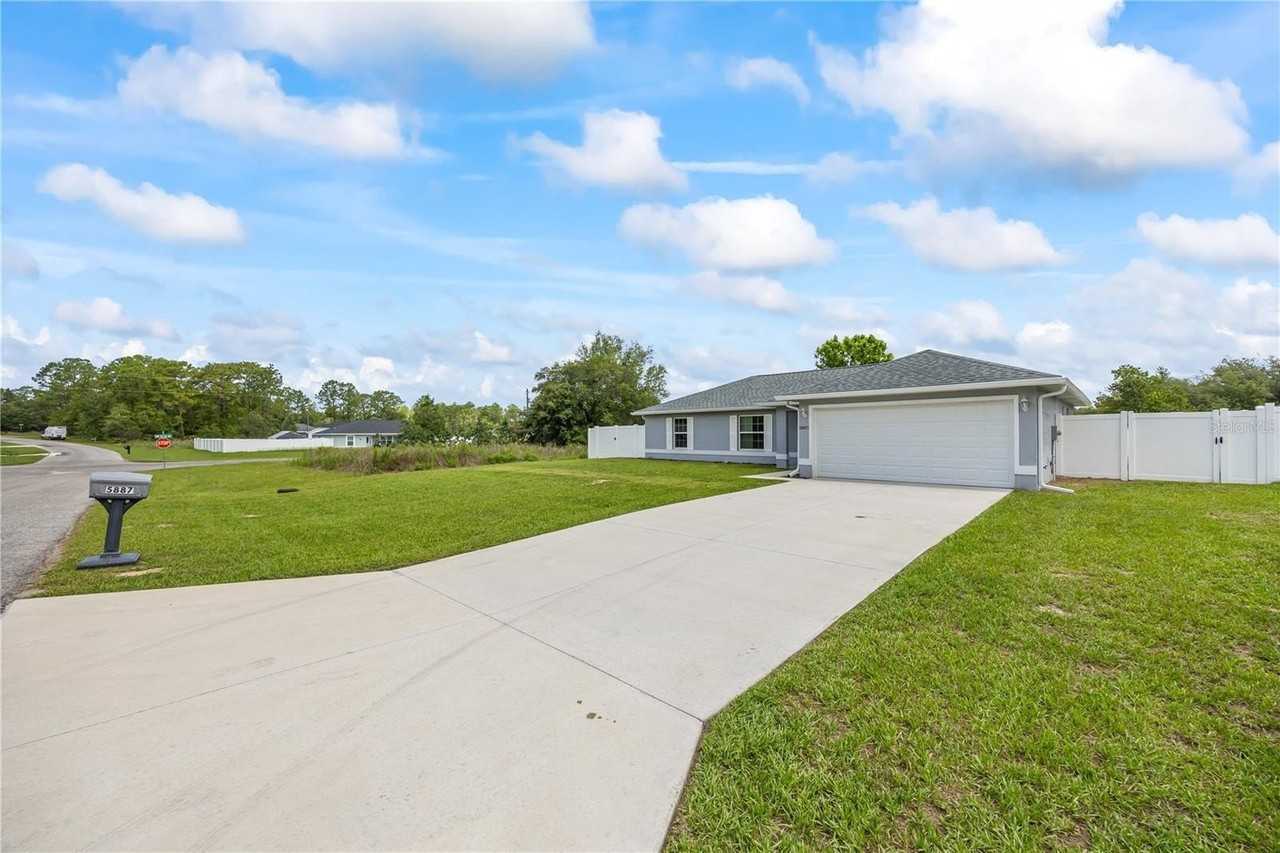 5887 Sw 154th Lane Rd - Photo 3 of 39