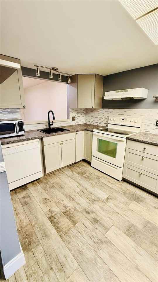 6310 Newtown Cir #10C1 - Photo 3 of 25