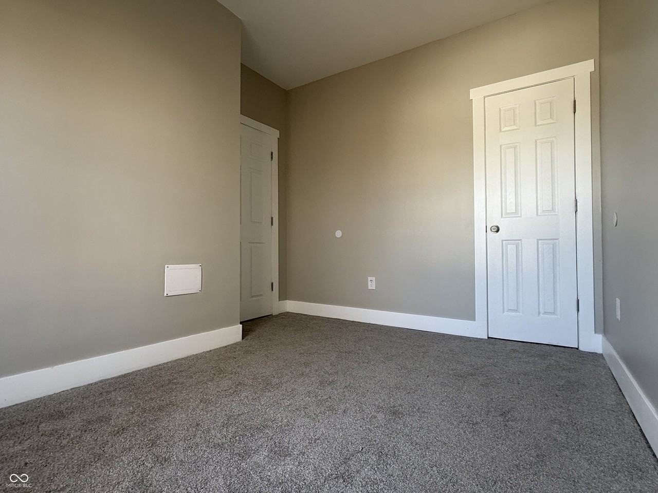 2421 N Capitol Ave - Photo 3 of 11