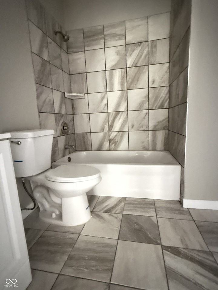2421 N Capitol Ave - Photo 6 of 11