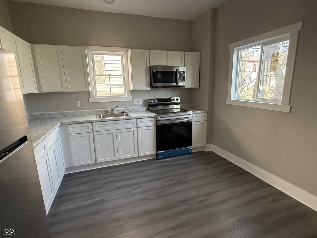 2421 N Capitol Ave - Photo 7 of 11
