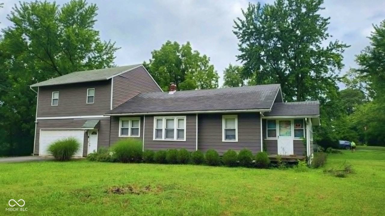 3854 1/2 S Sherman Dr - Photo 2 of 17