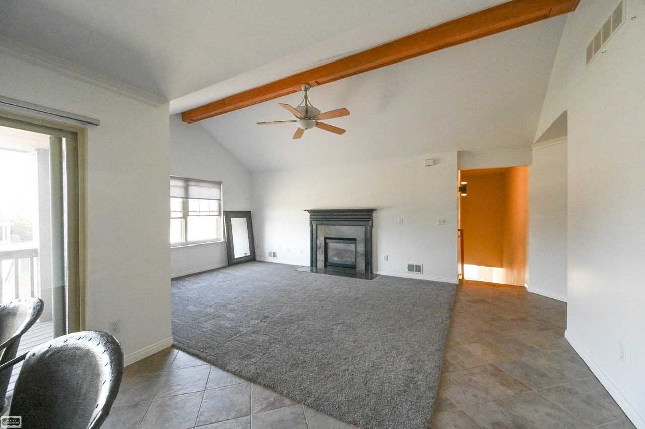 28777 Berwick Ct - Photo 3 of 29