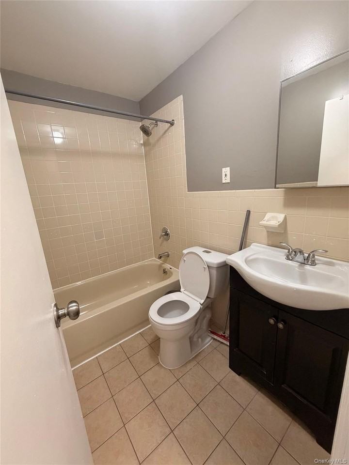 613 Southern Blvd #3 - Photo 4 of 16