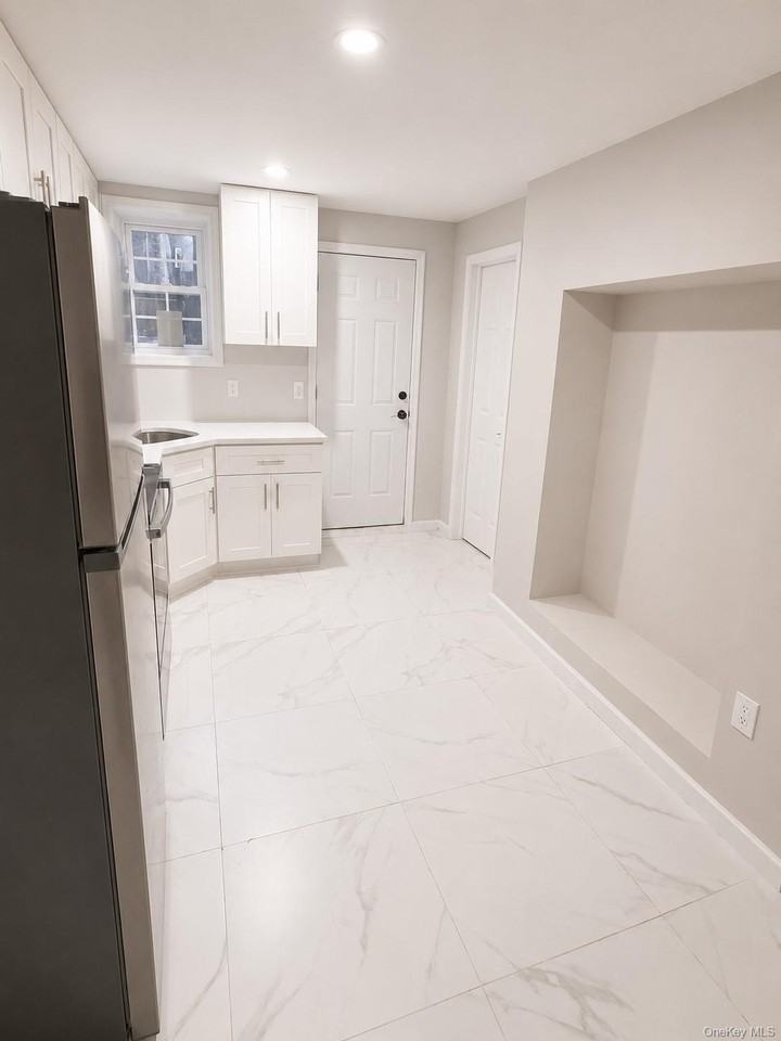 2040 Washington Ave - Photo 2 of 8