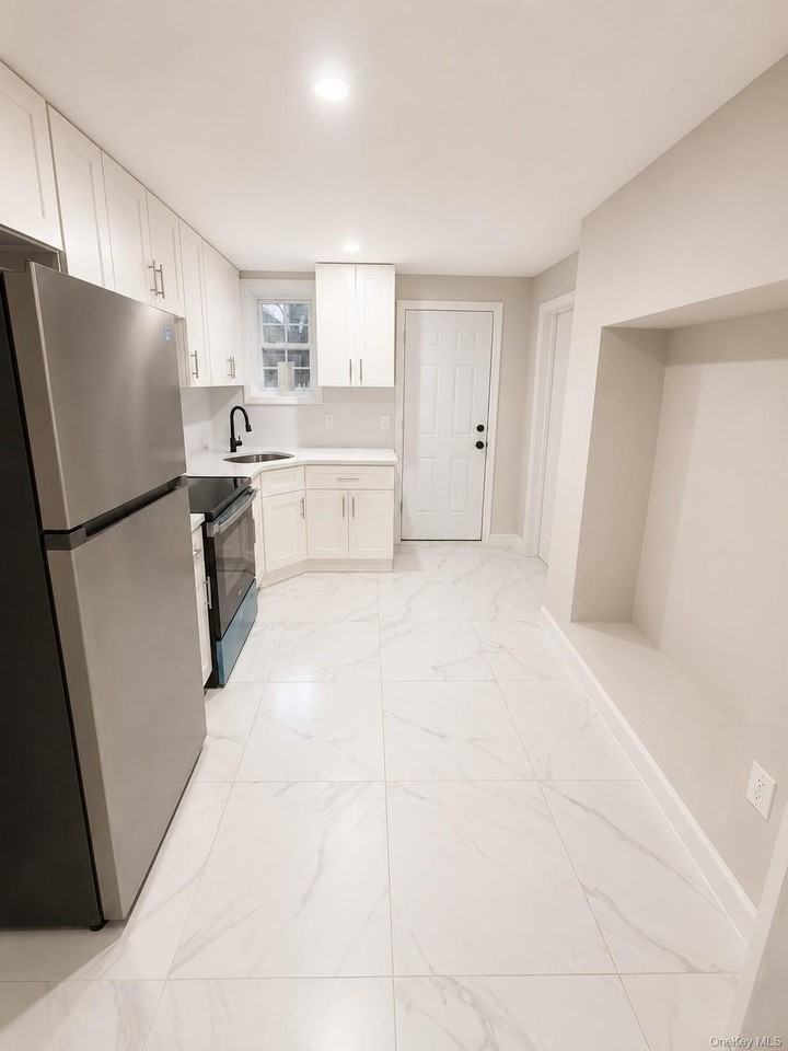 2040 Washington Ave - Photo 3 of 8