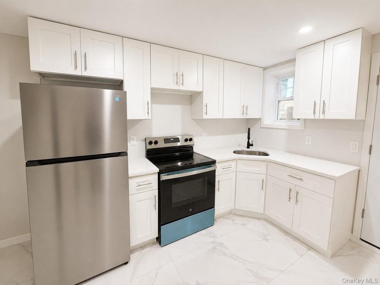 2040 Washington Ave - Photo 4 of 8