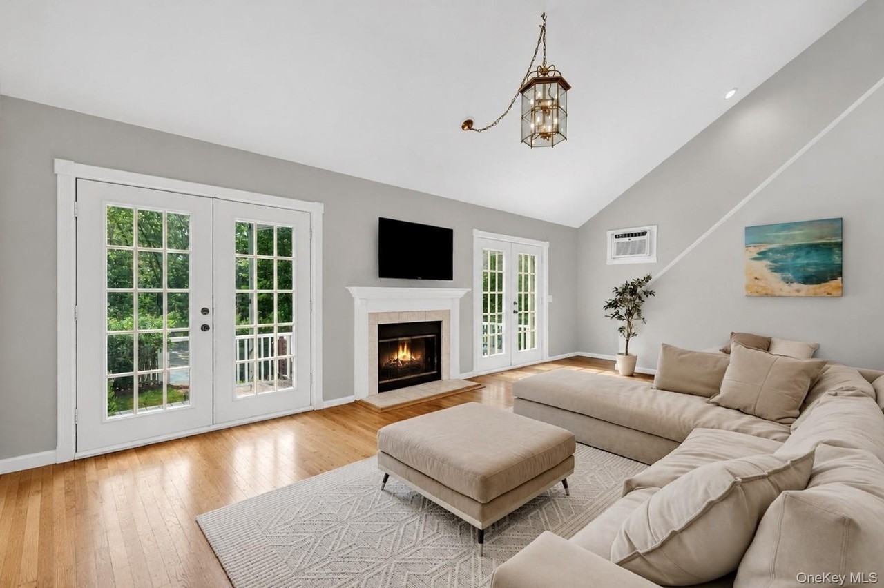 155 Little Fresh Pond Rd - Photo 2 of 13