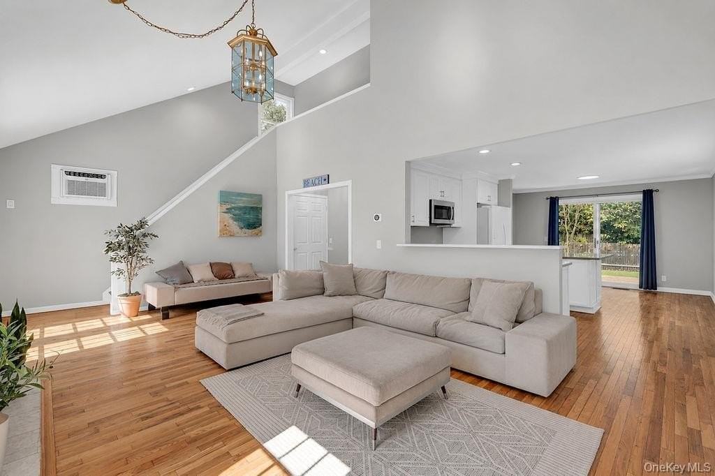 155 Little Fresh Pond Rd - Photo 3 of 13