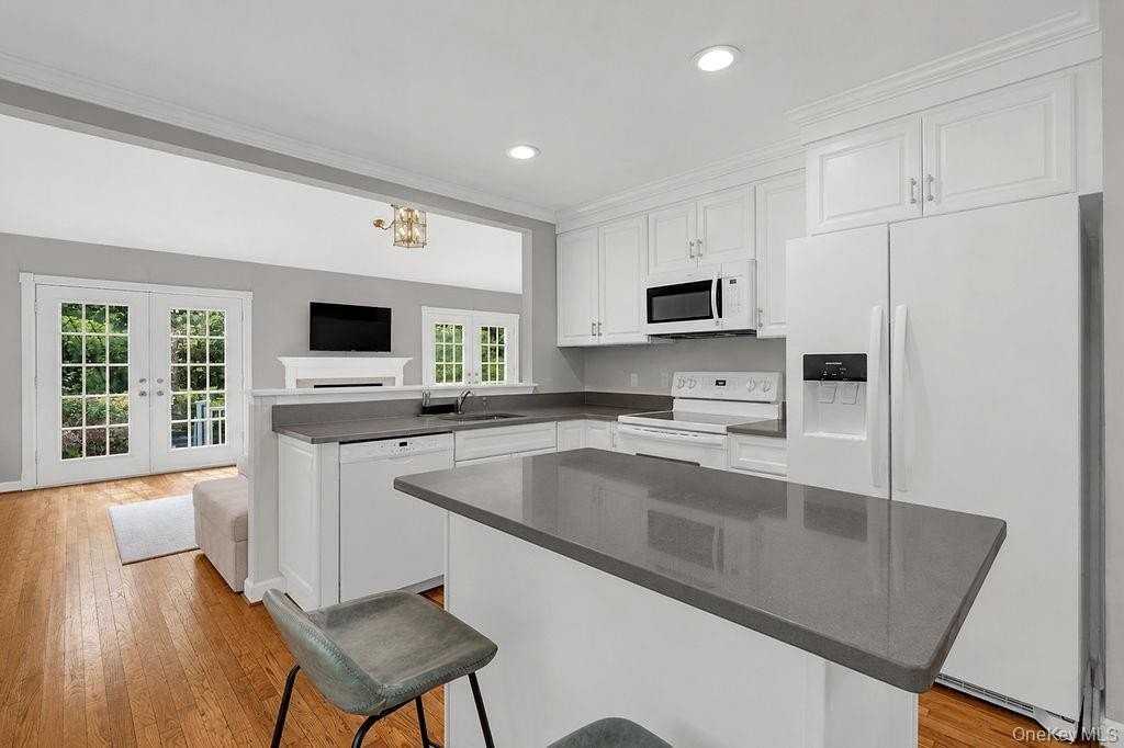 155 Little Fresh Pond Rd - Photo 4 of 13