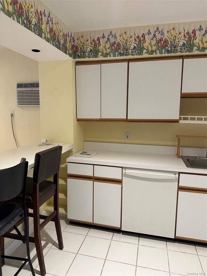 63 Franklin Ave #2 - Photo 3 of 16