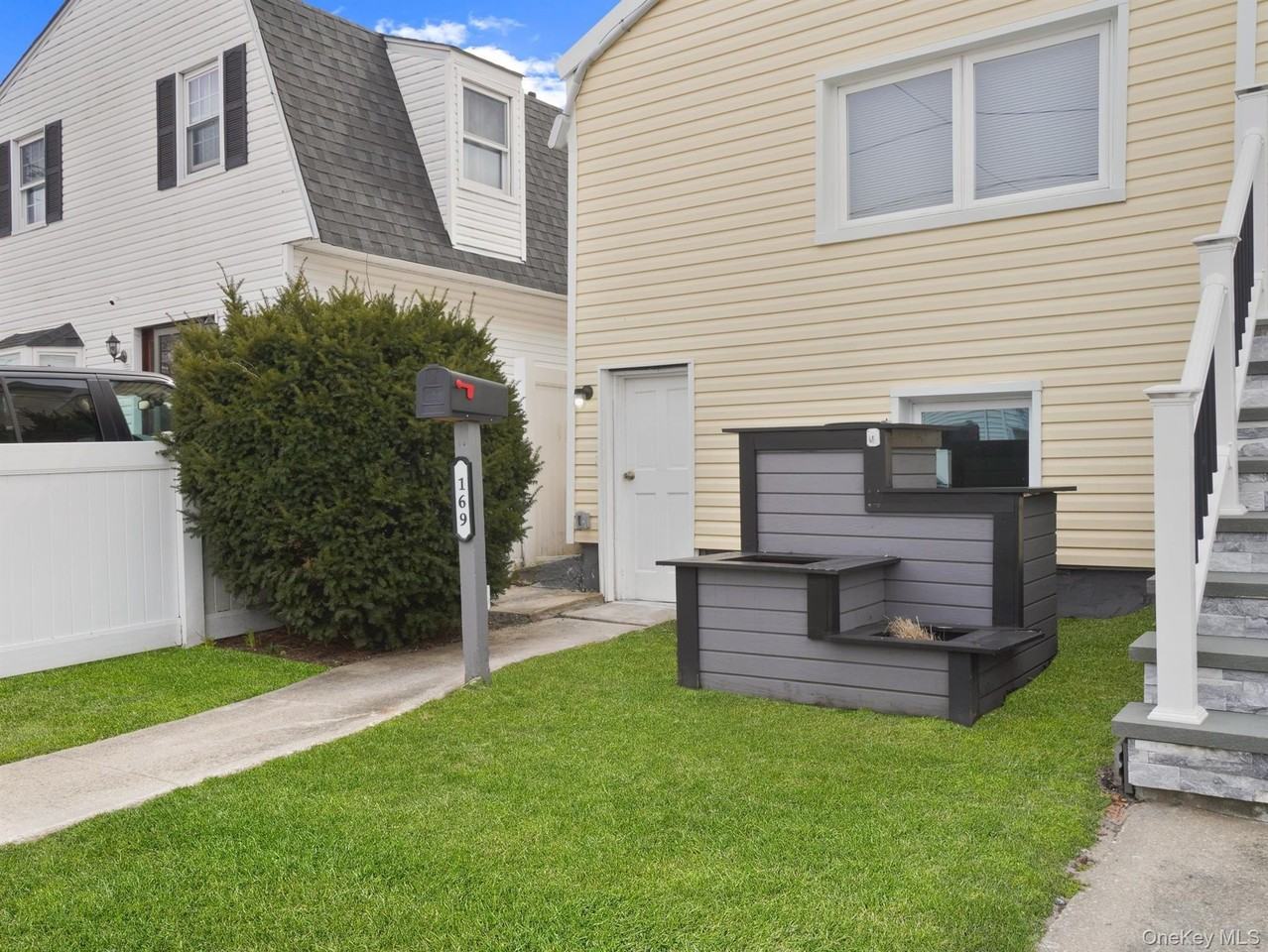 169 E Santa Barbara Rd - Photo 2 of 9