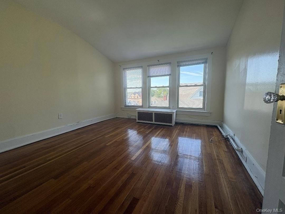 111 Hart Ave - Photo 3 of 7