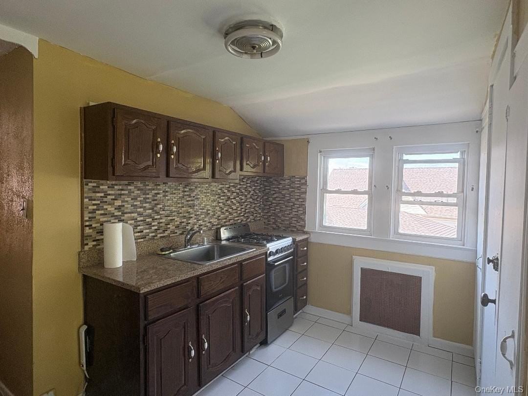 111 Hart Ave - Photo 7 of 7