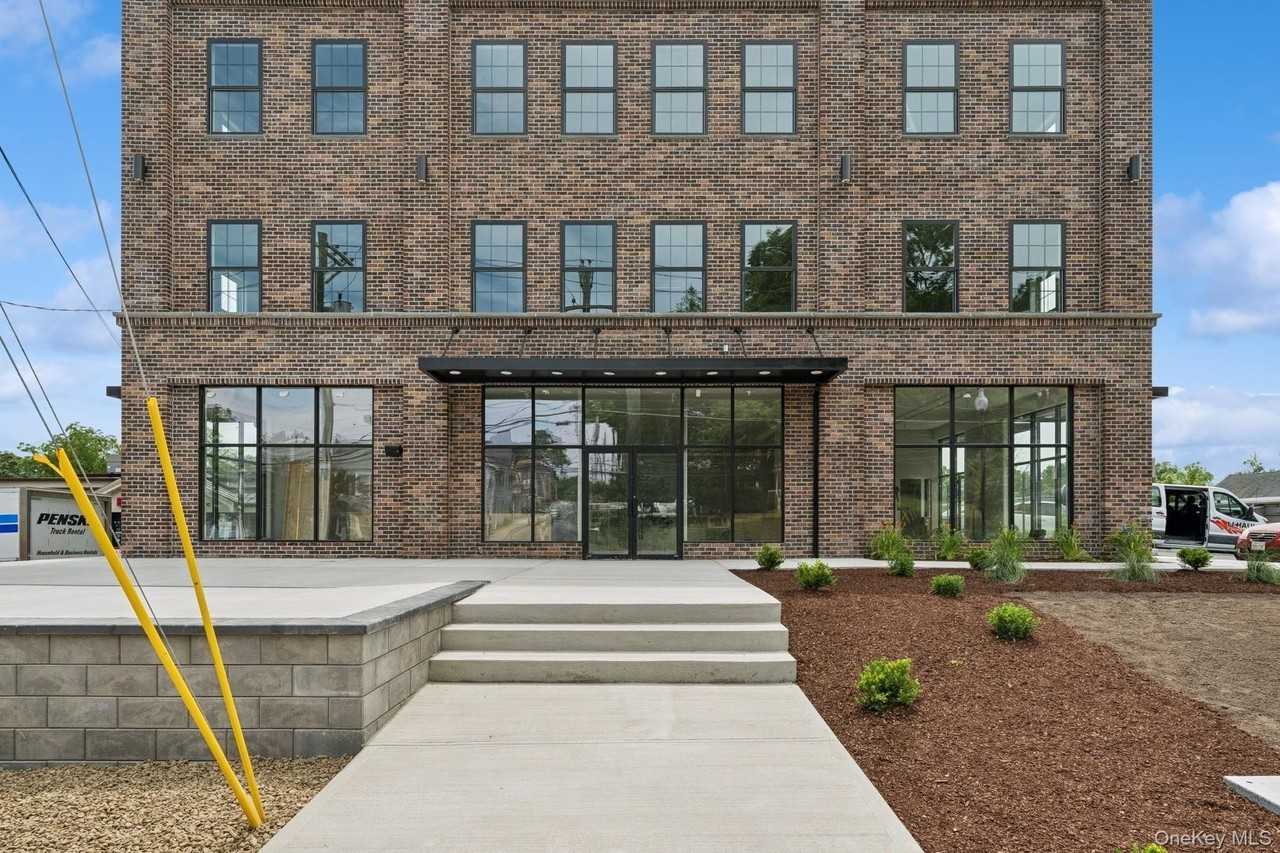 153 Greenwich Ave #201 - Photo 2 of 31