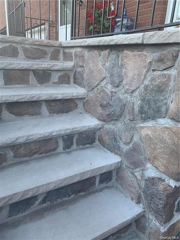 60 Halgren Cres - Photo 2 of 9