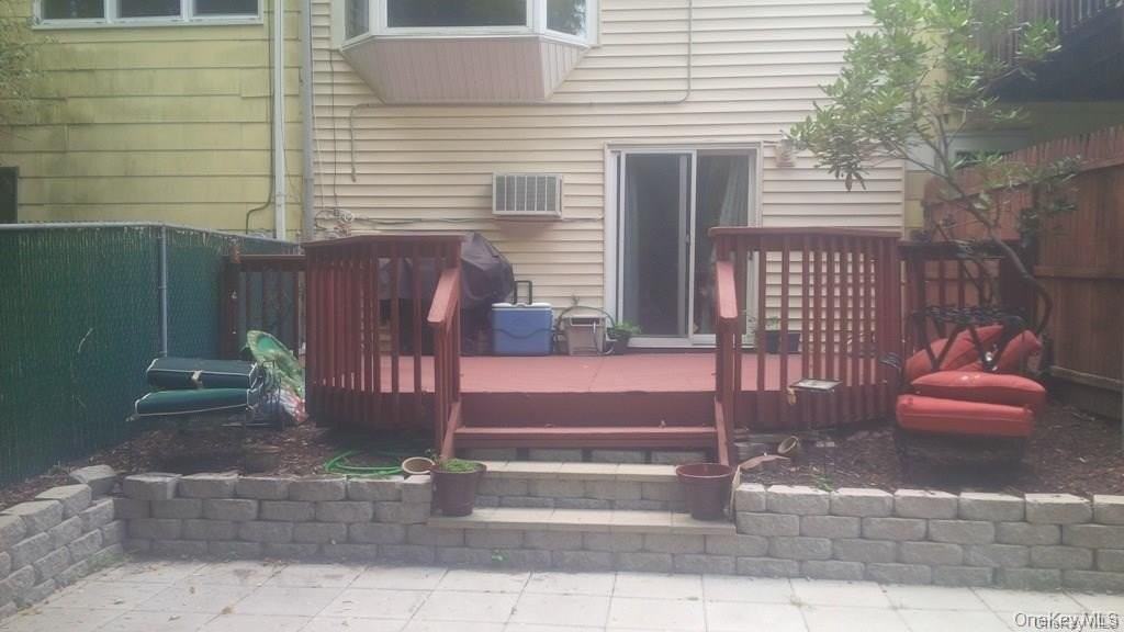 60 Halgren Cres - Photo 3 of 9
