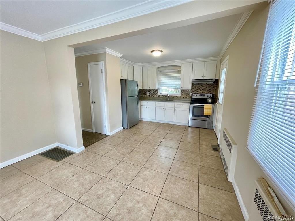 118 Manhattan Ave - Photo 4 of 10