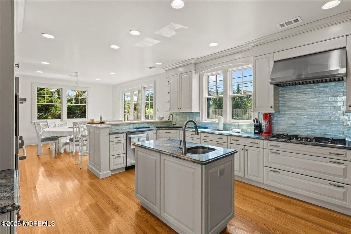 1043 Barnegat Ln - Photo 6 of 50