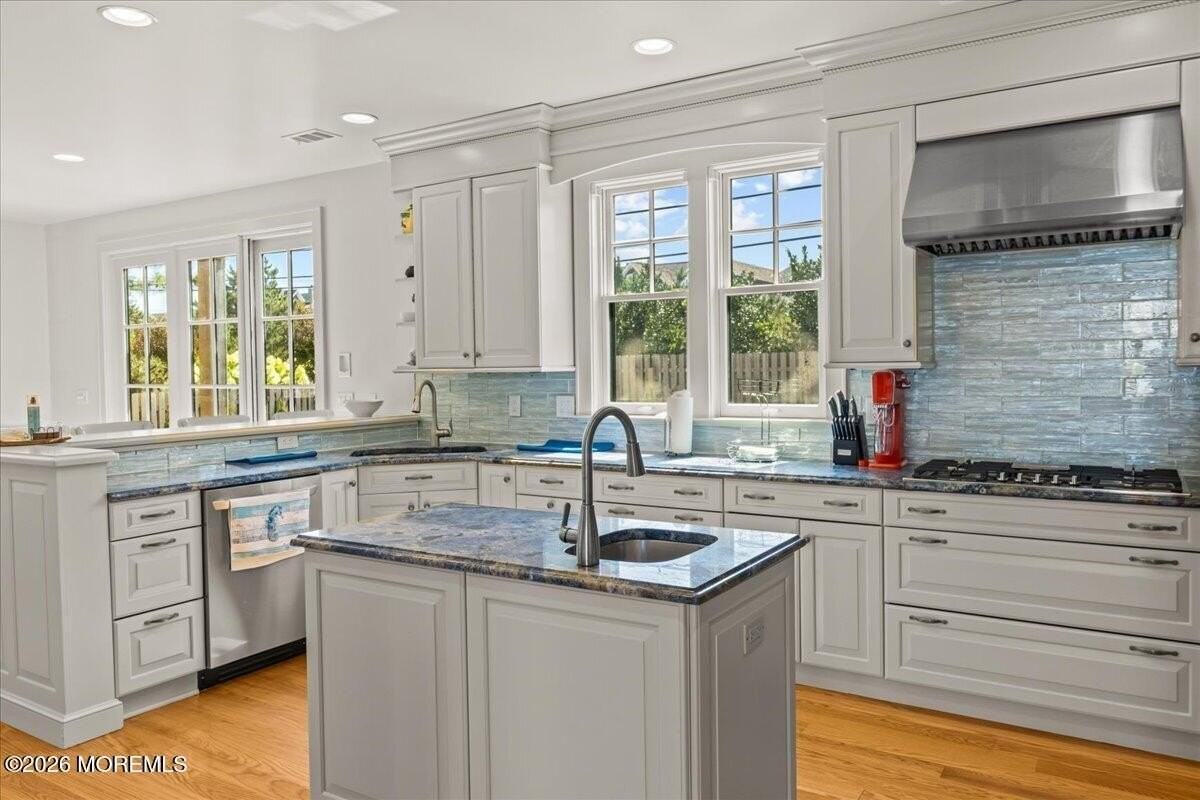 1043 Barnegat Ln - Photo 7 of 50